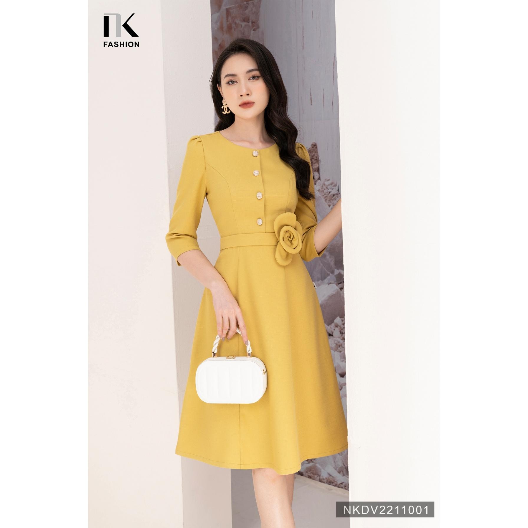 Đầm Xòe Cổ Tròn Tay Lỡ NK FASHION Đính Hoa Eo Nhã Nhặn Chất Vải Nhập Hàn Không Nhăn Xù NKDV2211001