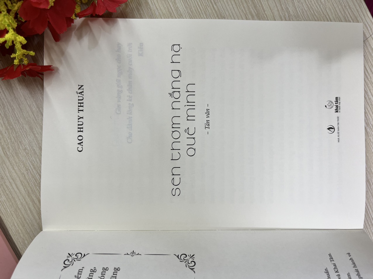 Sen thơm nắng hạ quê mình
