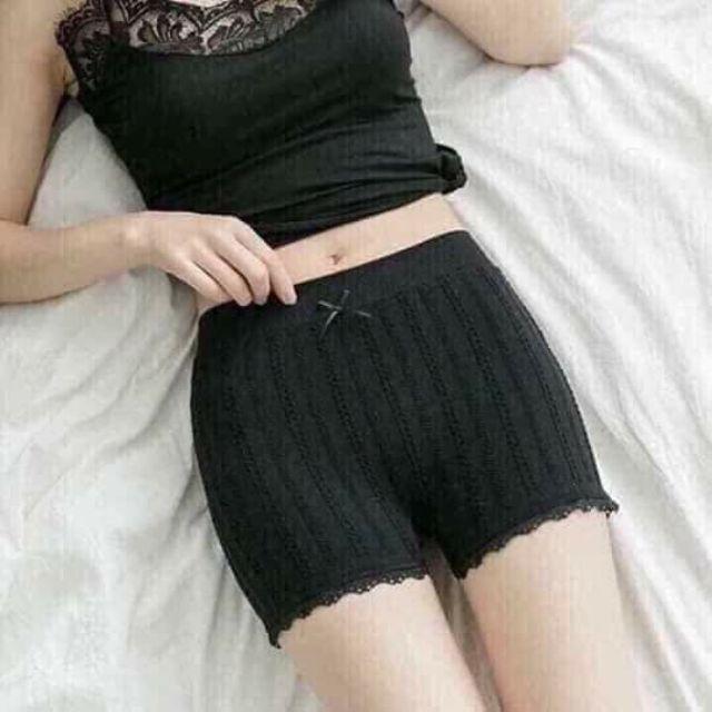Quần đùi gân tăm mặc trong váy túi zip