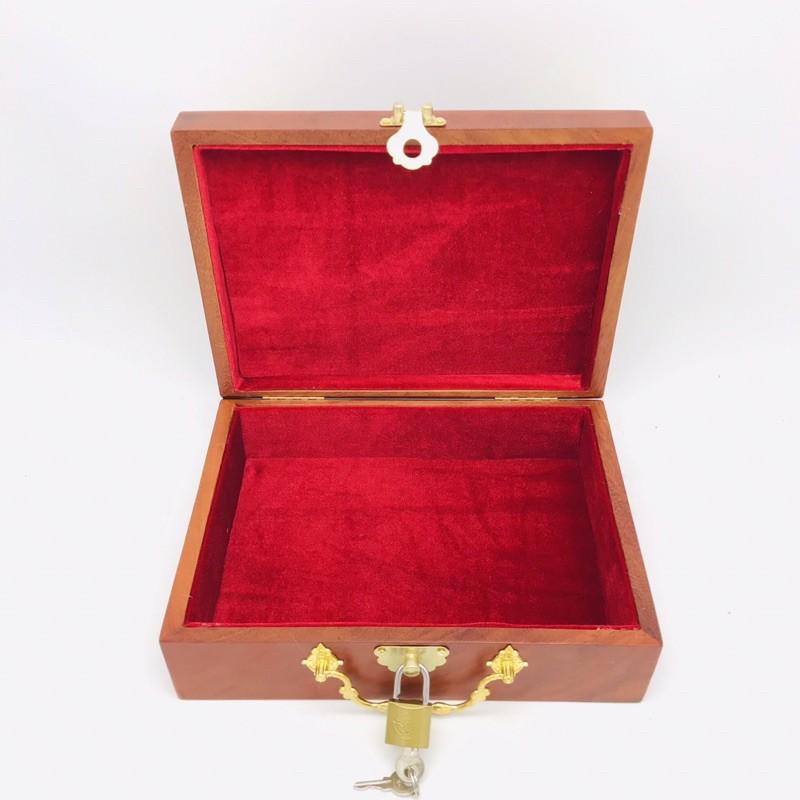 Hộp đựng trang sức. Con dấu SIZE TO 26CM