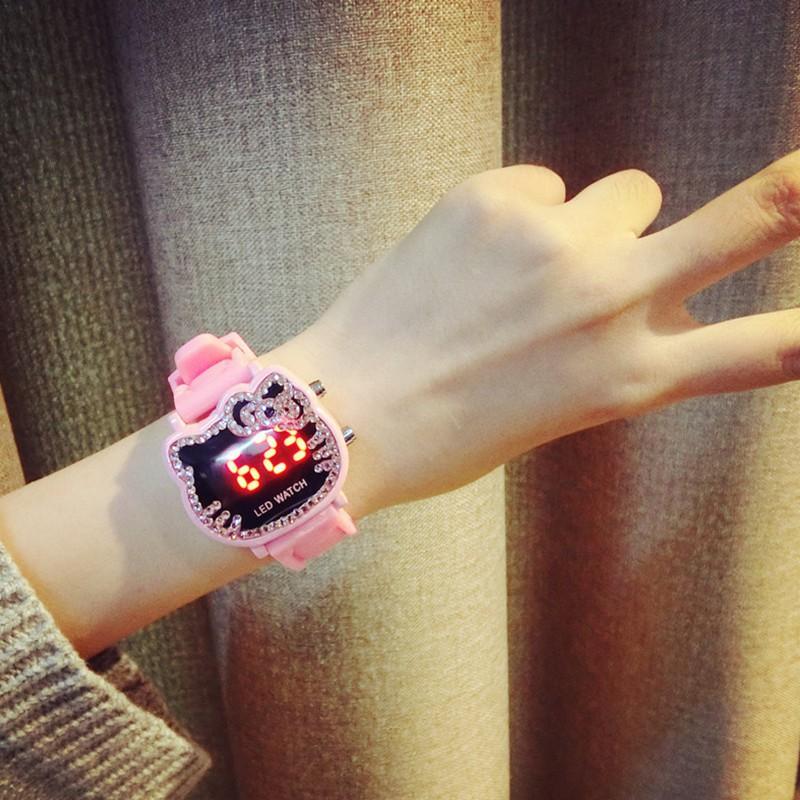Đồng hồ Hello Kitty dễ thương có đèn LED