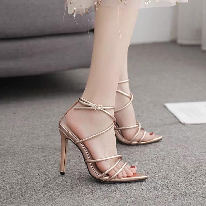 Giày Sandal Đan Dây Mũi Nhọn Gót 9cm Vô Cùng Sang Chảnh