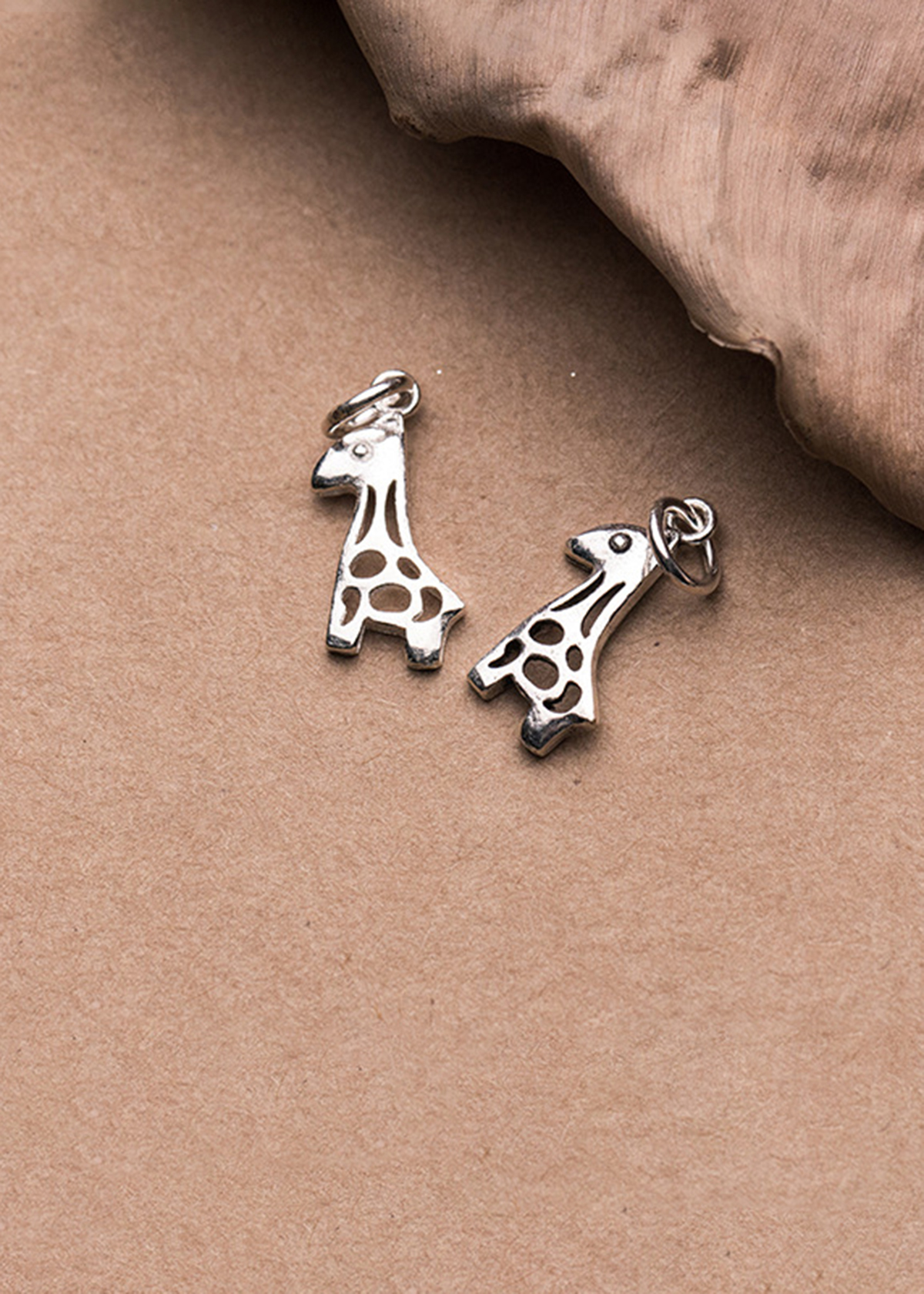Combo 3 cái charm bạc hình con hưu cao cổ treo - Ngọc Quý Gemstones