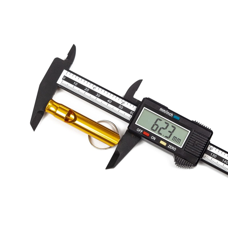 Còi thể thao Mini Còi sinh tồn Móc khóa đa năng Hợp kim nhôm Ngoài trời Còi báo động khẩn cấp Màu sắc ngẫu nhiên Color: Black