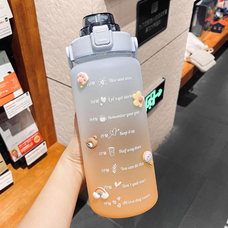 Bình Nước 2 Lít Có Vạch Kẻ Chia ML Cho Mỗi Ngày Kèm Ống Hút Tiện Lợi
