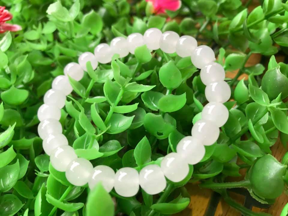 Vòng Tay Phong Thủy May Mắn Đá Ngọc Hoà Điền TRẮNG Tự Nhiên Size 8mm Màu Trắng Ngọc bóng đẹp Nữ mệnh Kim mệnh Thủy ạ