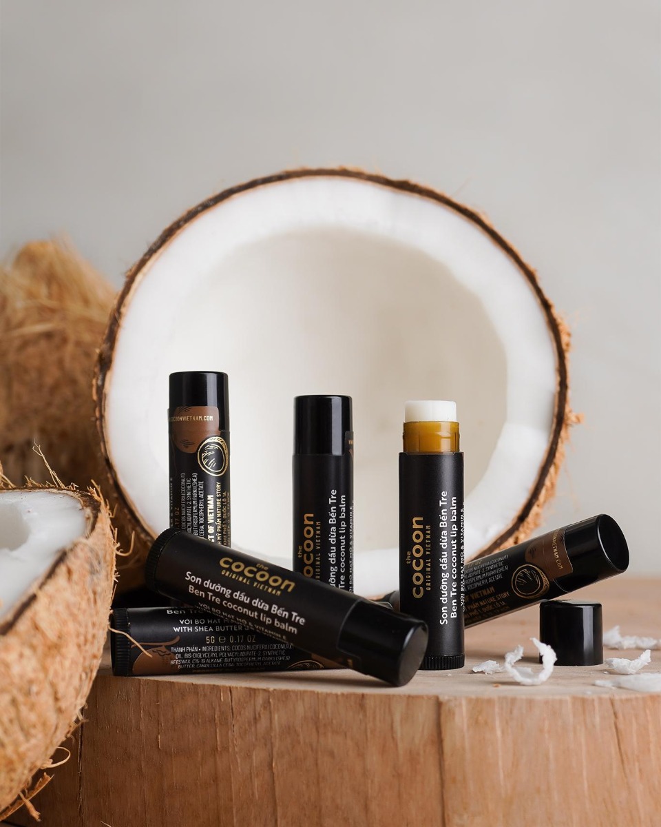 Son Dưỡng COCOON Dầu Dừa Bến Tre chống thâm môi & khô môi - COCOON Ben Tre Coconut Lip Balm 5G