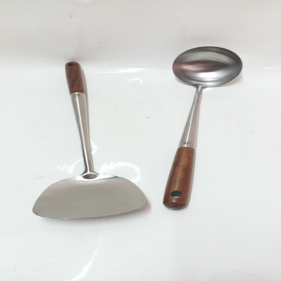 COMBO 1 VÁ XÀO+1 SẠN LẬT INOX 304 CÁN GỖ.