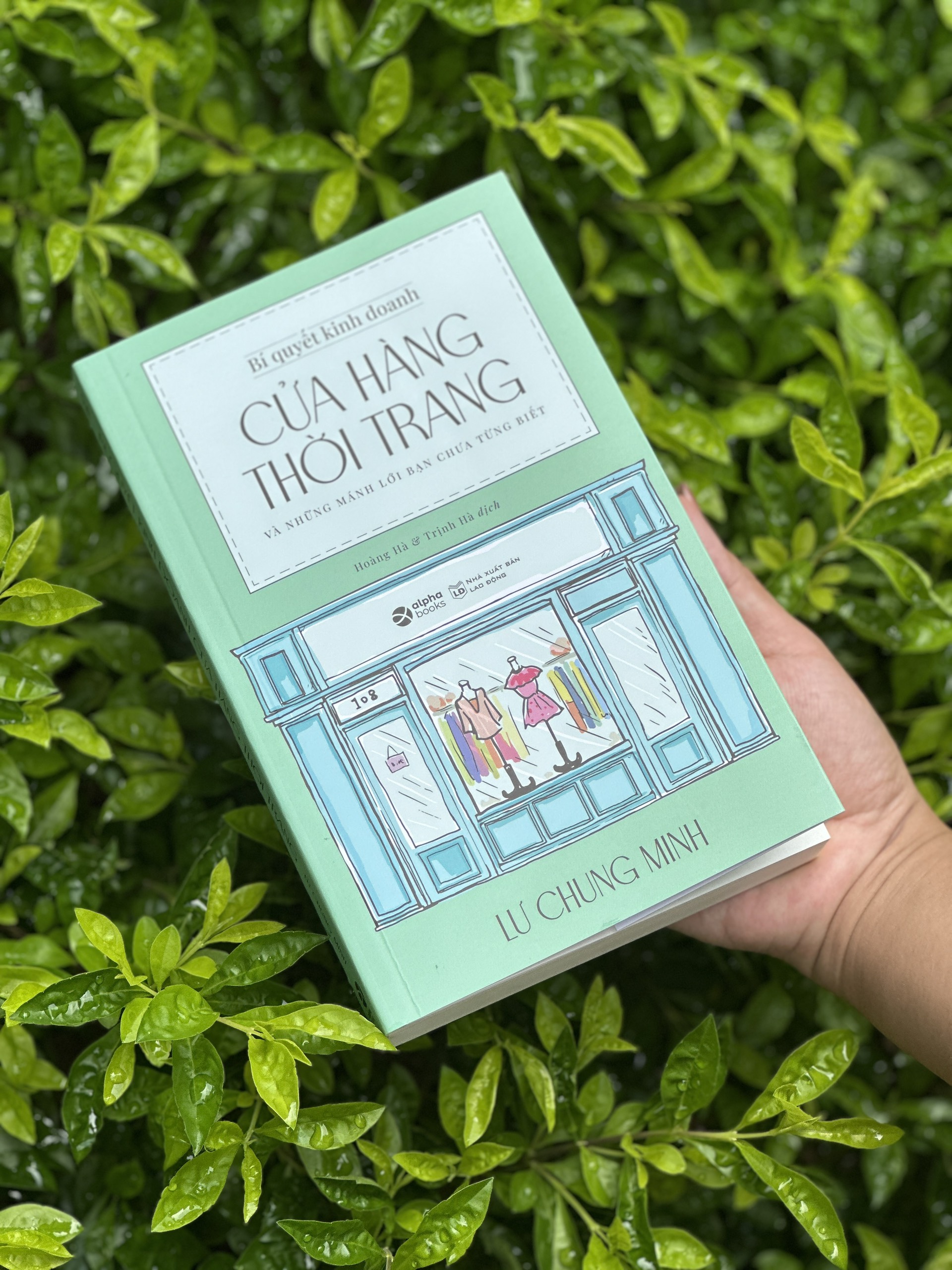 BÍ QUYẾT KINH DOANH CỬA HÀNG THỜI TRANG - Và Những Mánh Lới Bạn Chưa Từng Biết – Lư Chung Minh – Hoàng Hà &amp; Trịnh Hà dịch – Alphabooks – NXB Lao động