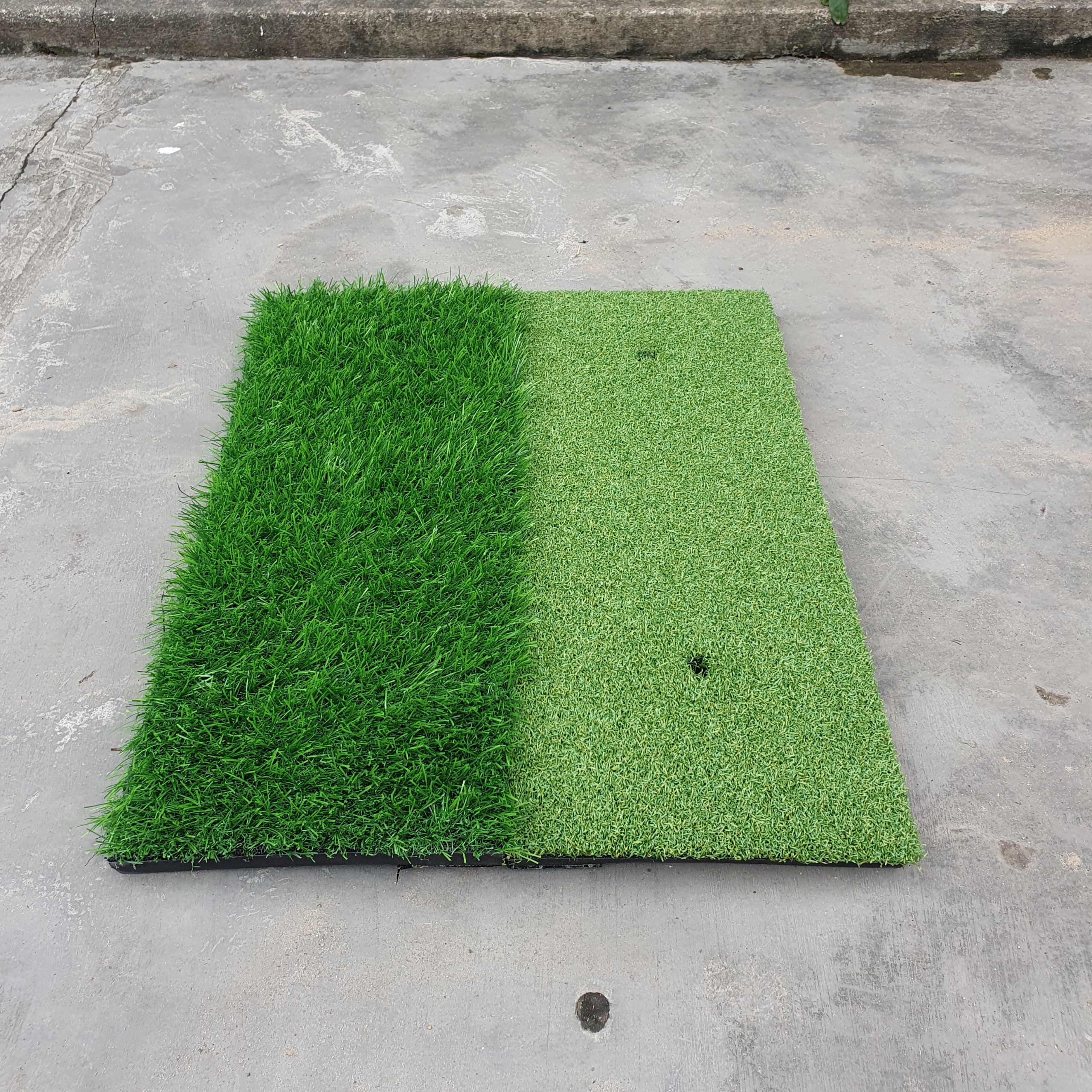 Thảm tập swing Golf gập-2 mặt cỏ : Tặng kèm Tee cao su, thiết kế mới gọn nhẹ dễ mang theo.