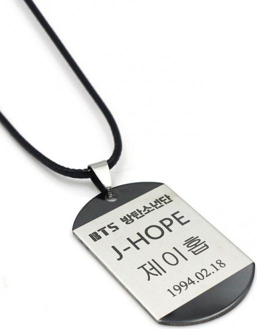 Vòng cổ các thành viên BTS