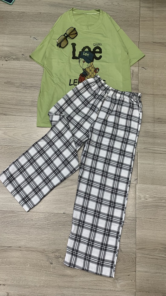 Set áo phông + quần kẻ caro