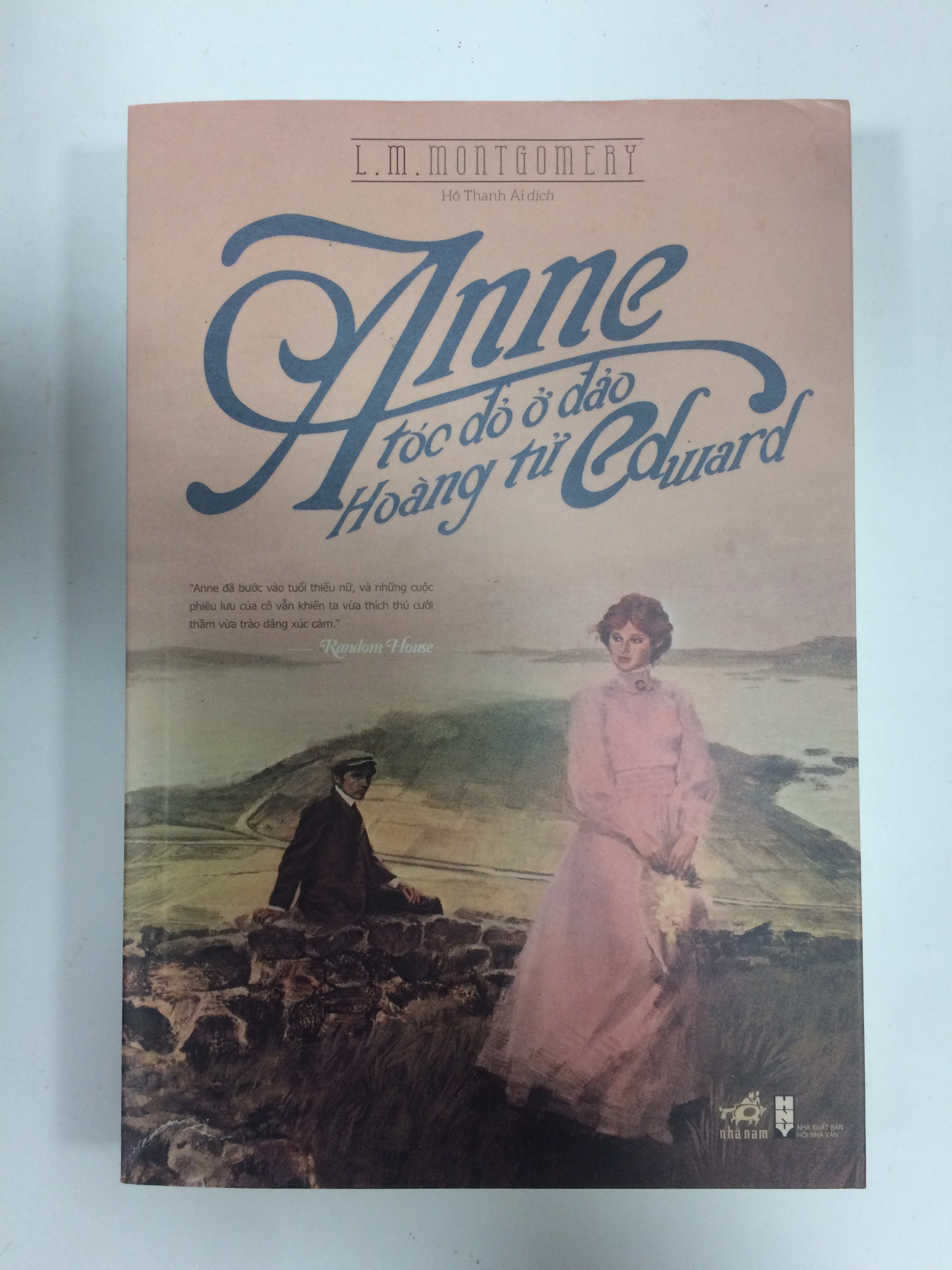 Trọn bộ 8 cuốn tác phẩm kinh điển Anne tóc đỏ của tác giả L. M. Montgomery - Anne tóc đỏ