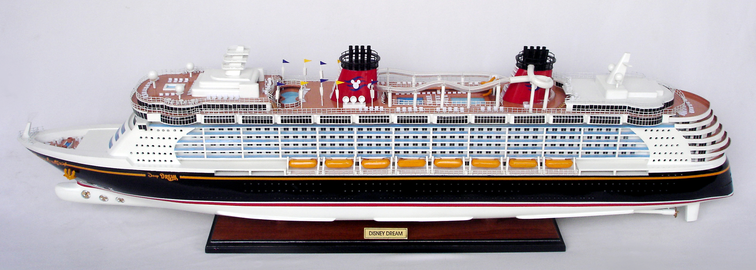 Mô hình thuyền du lịch DISNEY DREAM - 81cm