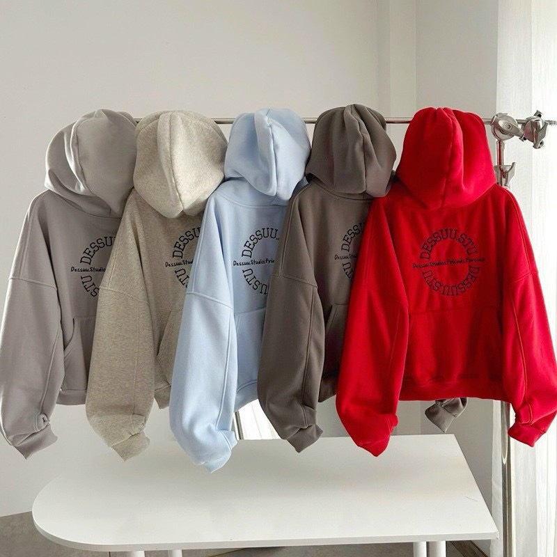 Áo khoác mới chống nắng, chất thun nỉ dày mềm mịn ,nón 2 lớp rộng, dây kéo phao, logo thêu chắc chắn,có 4 túi như hình form đẹp