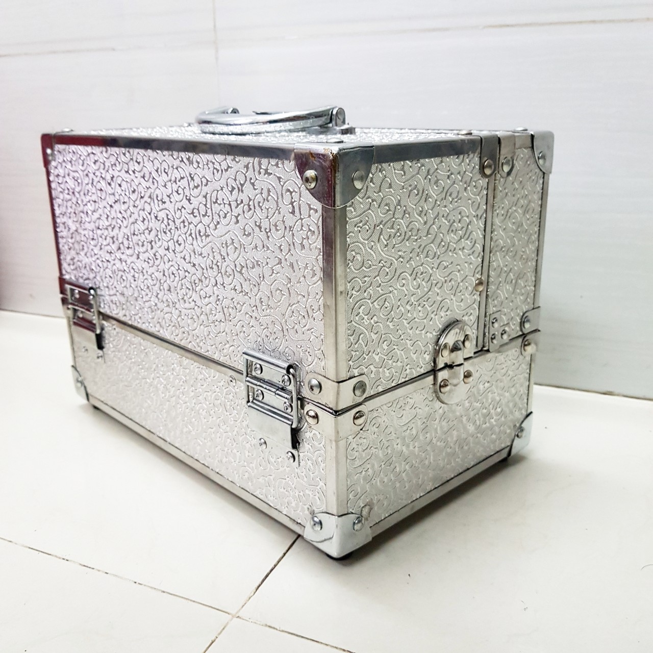 Thanh lý cốp xuất khẩu cao cấp bọc góc viền cạnh, đựng đồ phun xăm, nail, nối mi, mỹ phẩm make up trang điểm quai inox size 30x20x25cm