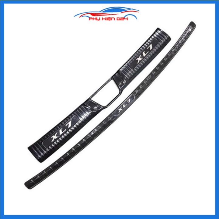 Ốp chống trầy cốp Suzuki XL7 2020 vân titan bảo vệ xe