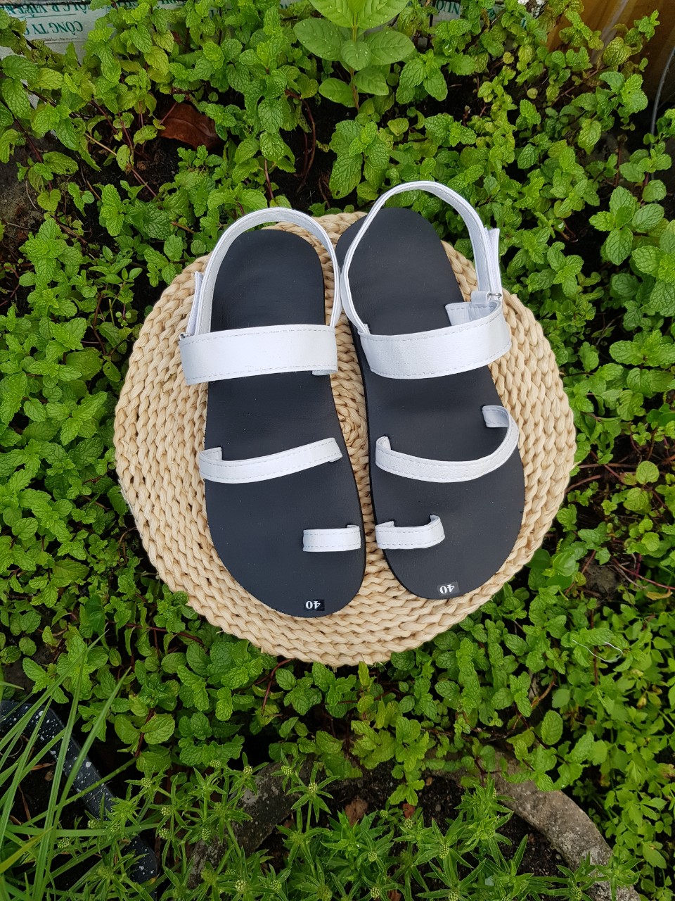 Dép sandals nữ ( đế đen quai hậu trắng ) size có từ 34 nữ đến 42 nữ đế và quai có đủ màu ib chọn thêm