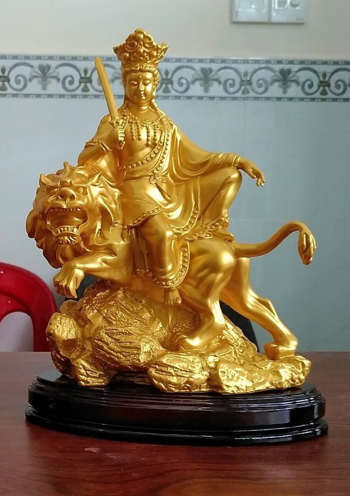 Tượng Phật Văn Thù Sư Lợi Bồ Tát cởi sư tử màu nhũ vàng - TPT1007
