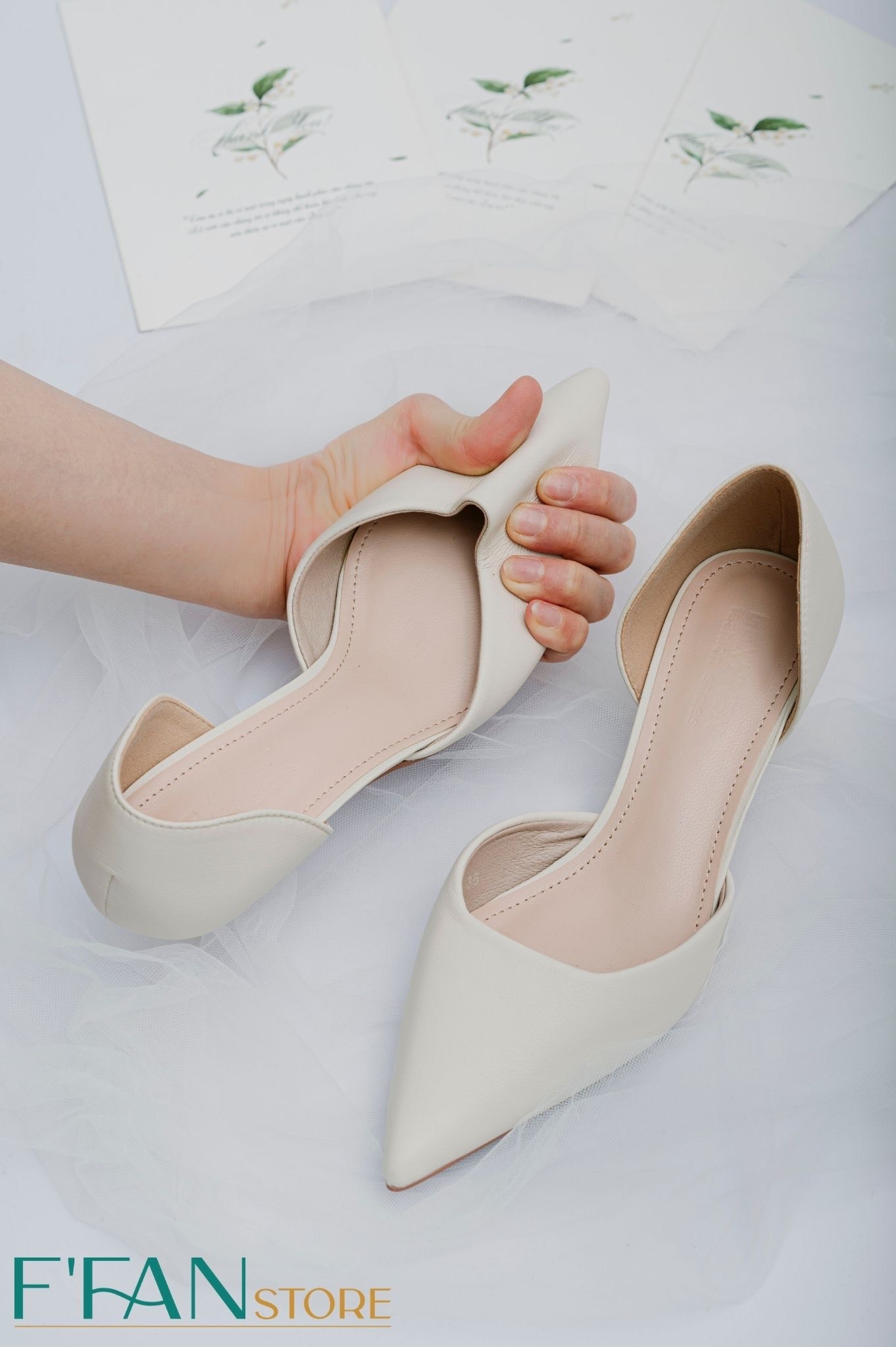 Giày Cao Gót Khoét Eo Da Mềm Lót Êm Chân 3.5 cm - 3150 Đen Trắng Sữa FFAN STORE