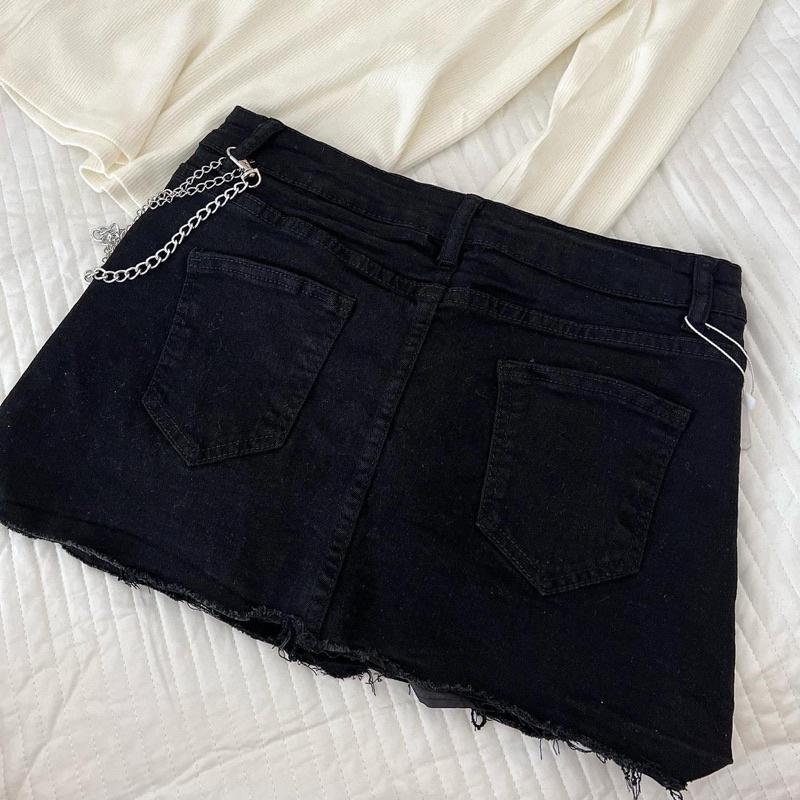 Thun dài tay chữ in đơn giản - Váy jean đen kèm chain
