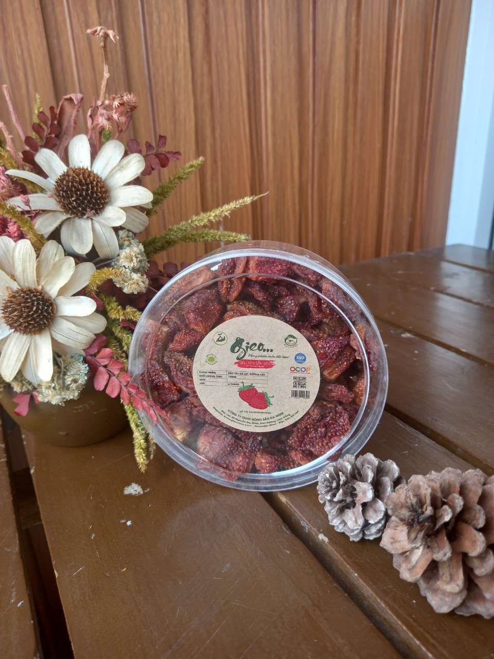 Dâu tây Đà Lạt sấy dẻo - vị chua ngọt - hộp nhựa tròn 150 gram