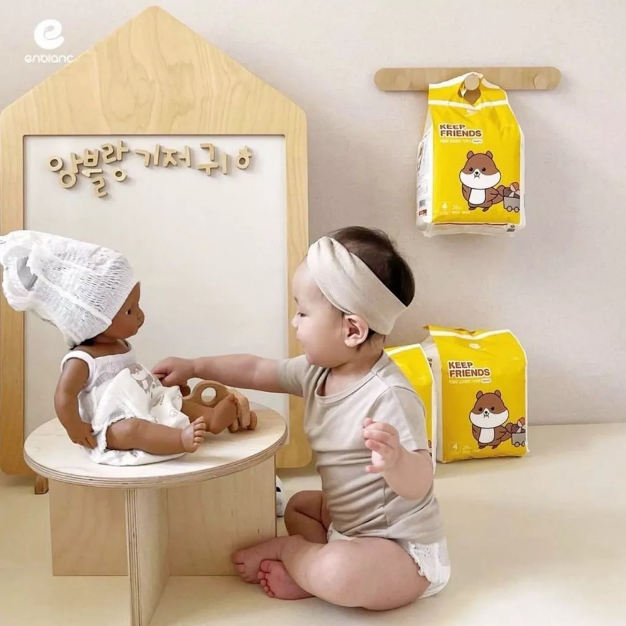 Combo 2 Bịch Tã Bỉm Quần Hàn Quốc Enblanc Keep Friends Chống Tràn, Thấm Hút Nhanh Cho Bé Gái Size L 26 Miếng