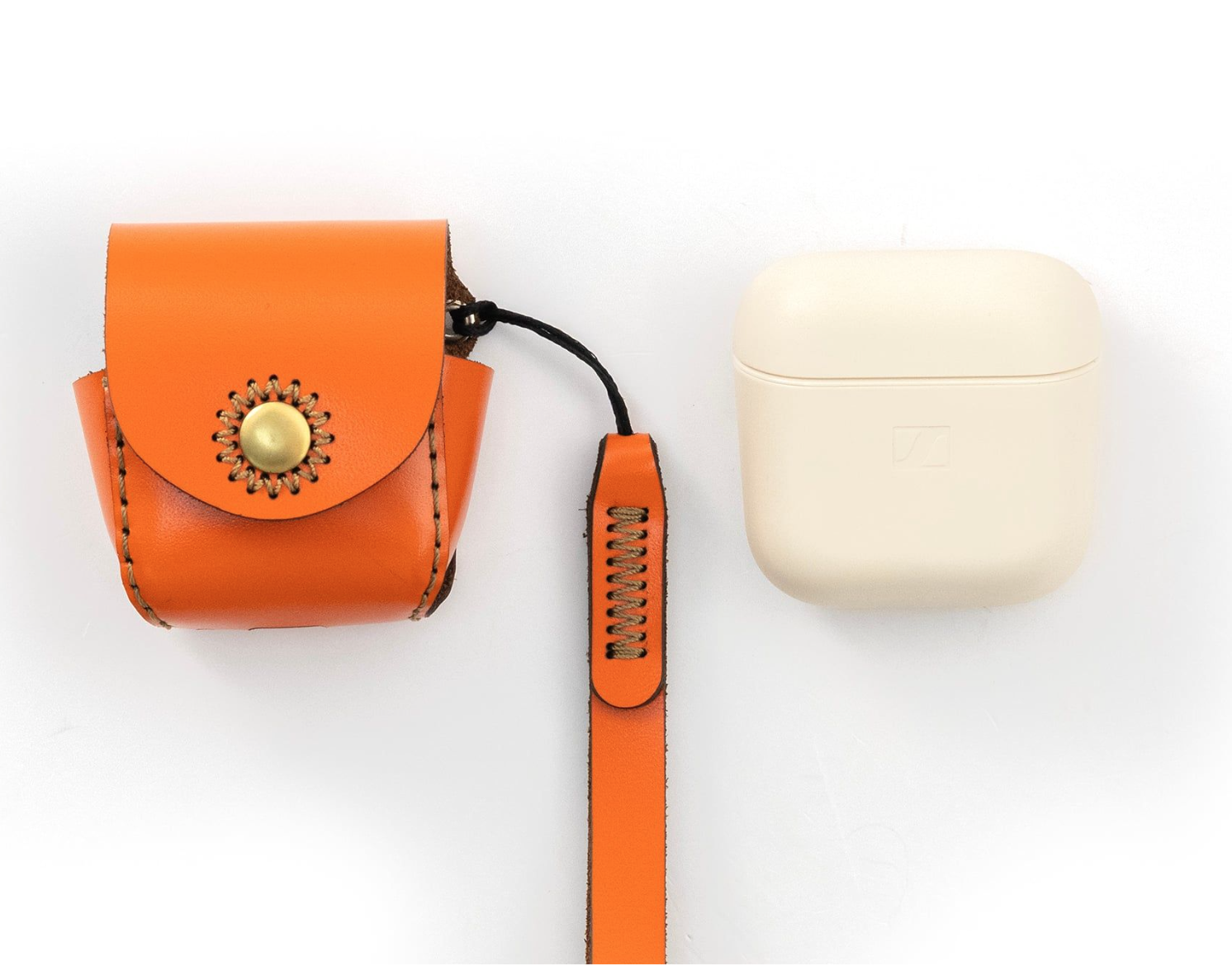 Bao da tai nghe Sennheiser OTW1 Cream, hiệu Khắc Tên, chất liệu da bò - Hàng chính hãng