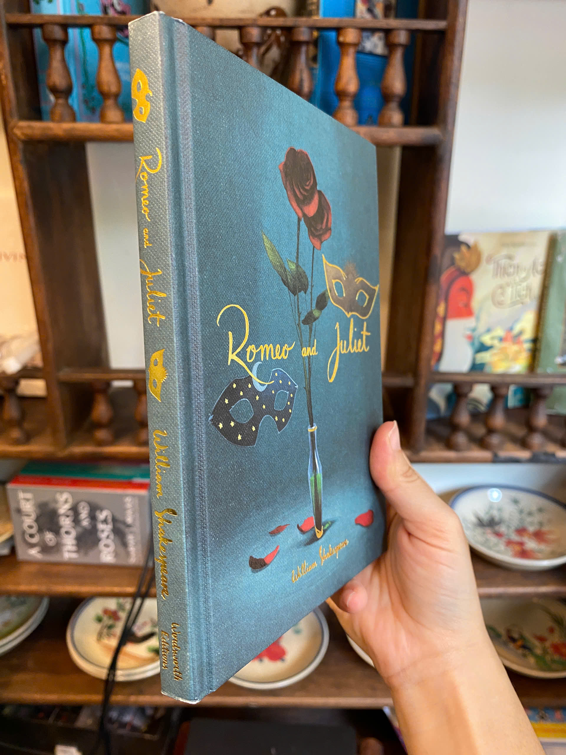 Sách - Romeo and Juliet (Wordsworth Editions) by William Shakespeare | English Classics - Bìa cứng