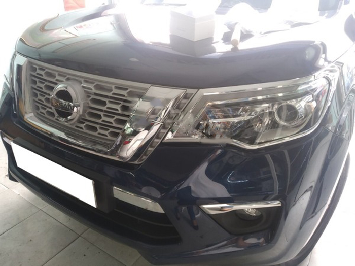 Bộ ốp viền bảo vệ, trang trí đèn mạ Crom cho Nissan Terra
