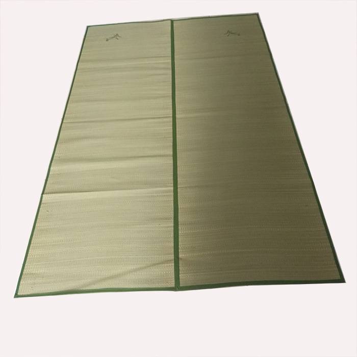 Chiếu cói sợi nhỏ Thái Bình viền vải, kích thước 1.9m x 1,6m