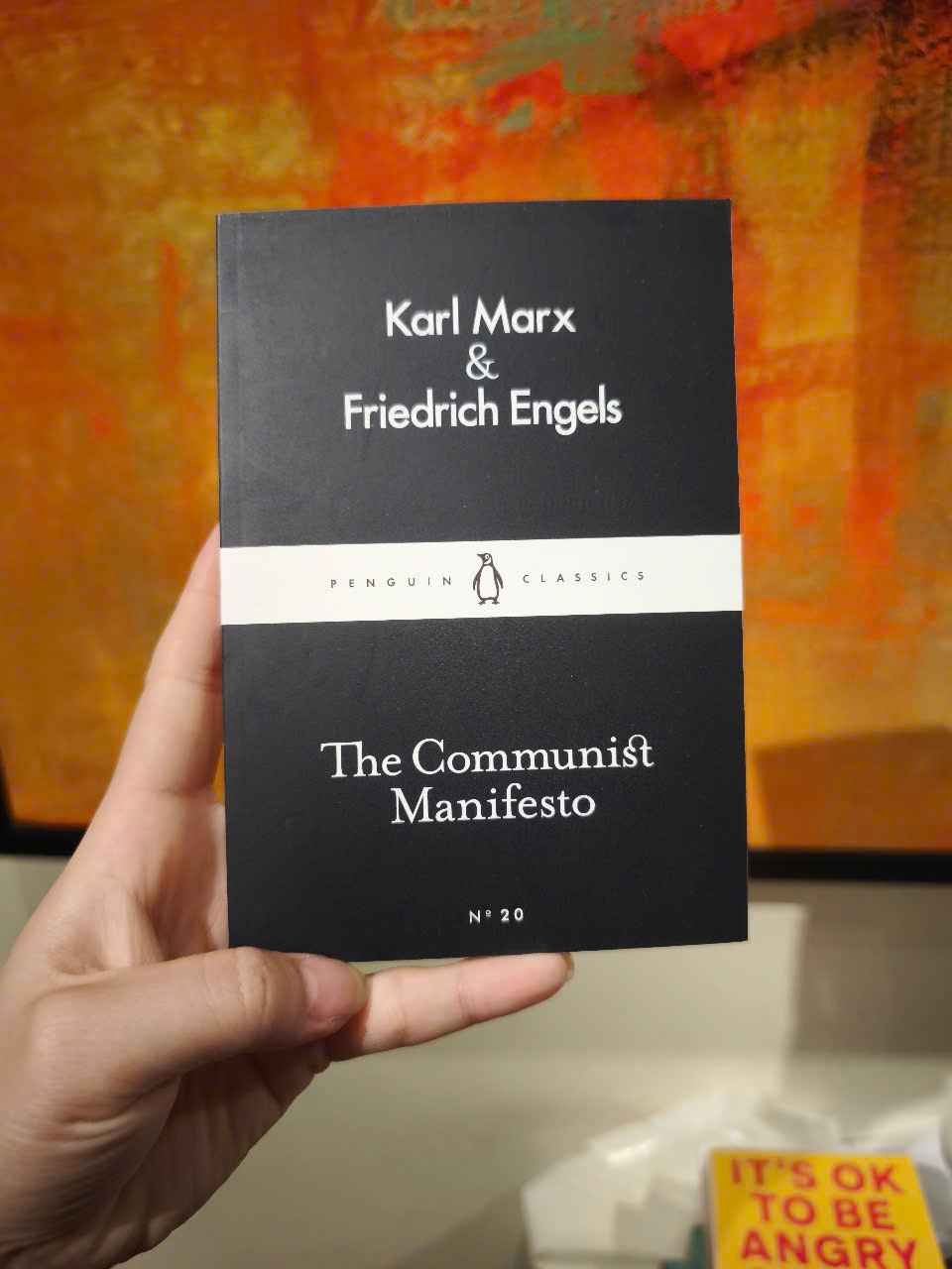 Sách - Communist Manifesto Paperback by Karl Marx, Friedrich Engels/Politics &amp; Social Sciences/The Little Black Classics