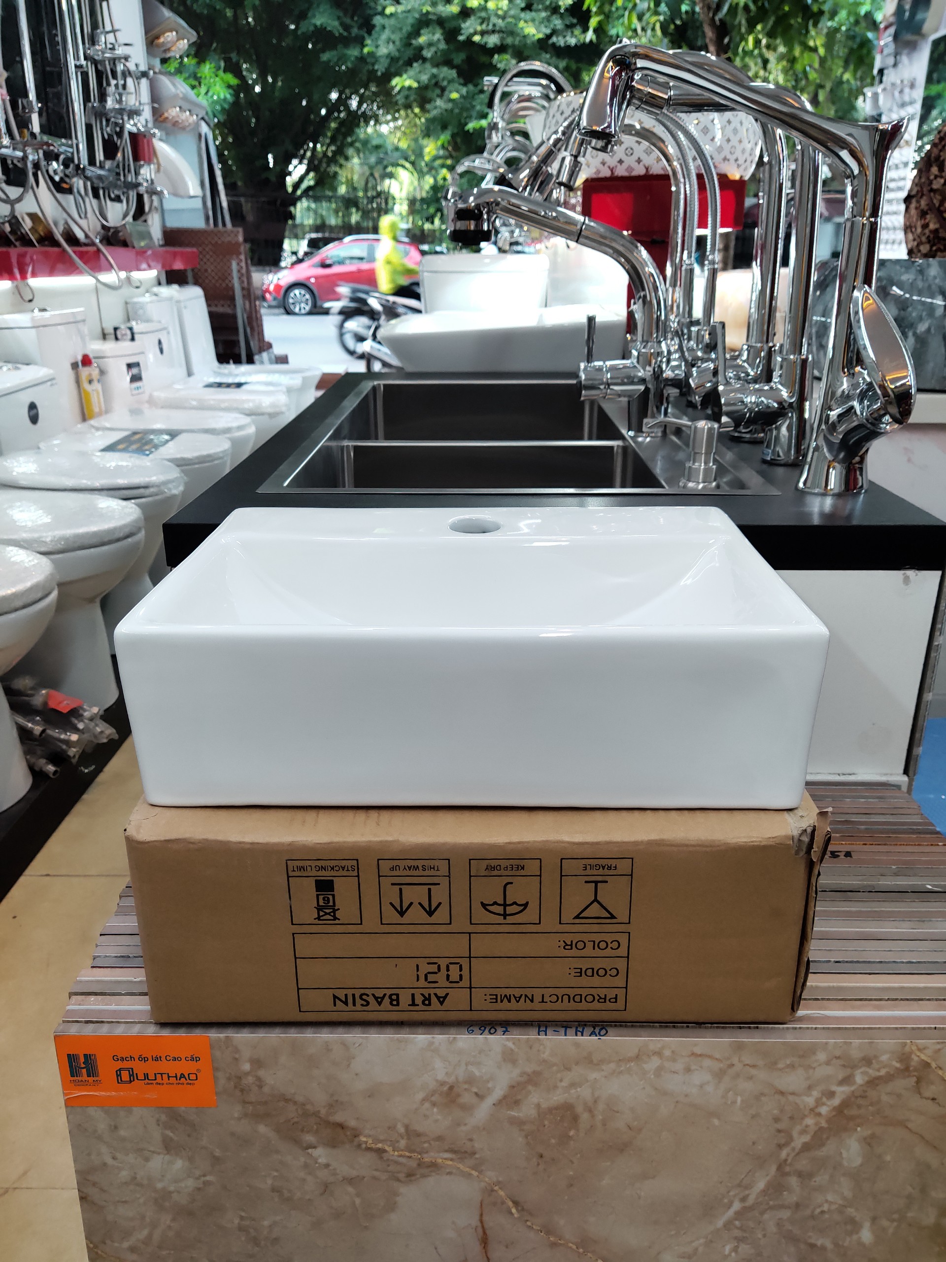 CHẬU LAVABO TREO TƯỜNG HÌNH CHỮ NHẬT HT3040 NHỎ GỌN