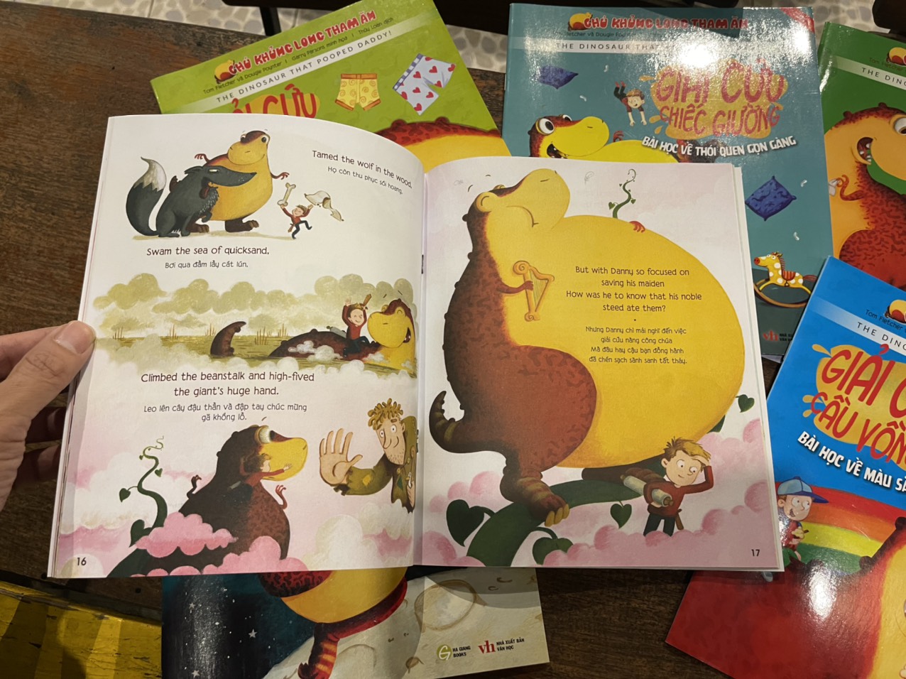 (Song ngữ Anh – Việt) [In màu toàn bộ] Combo 6c CHÚ KHỦNG LONG THAM ĂN - Tom Fletcher – minh họa Garry Parsons – Hà Giang Books – bìa mềm