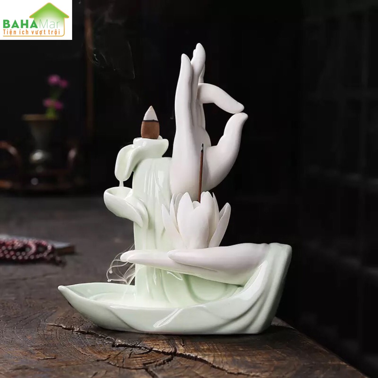 LƯ HƯƠNG TRẦM THÁC KHÓI CHẢY NGƯỢC BÀN TAY PHẬT GIÁO TRÁNG MEN NGỌC "BAHAMAR" được sản xuất với chất liệu gốm sứ tráng men ngọc, cổ điển và tinh tế.