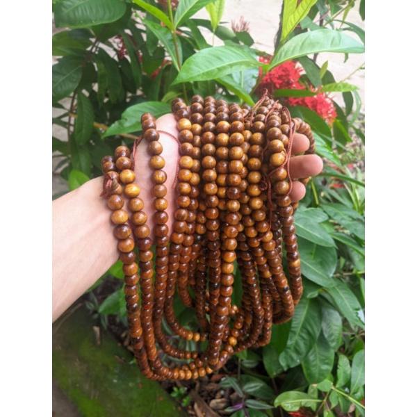 Chuỗi hạt tròn 10 ly 108 hạt vòng cổ , tay bằng gỗ màu vàng xen kẽ đen hương thơm tự nhiên