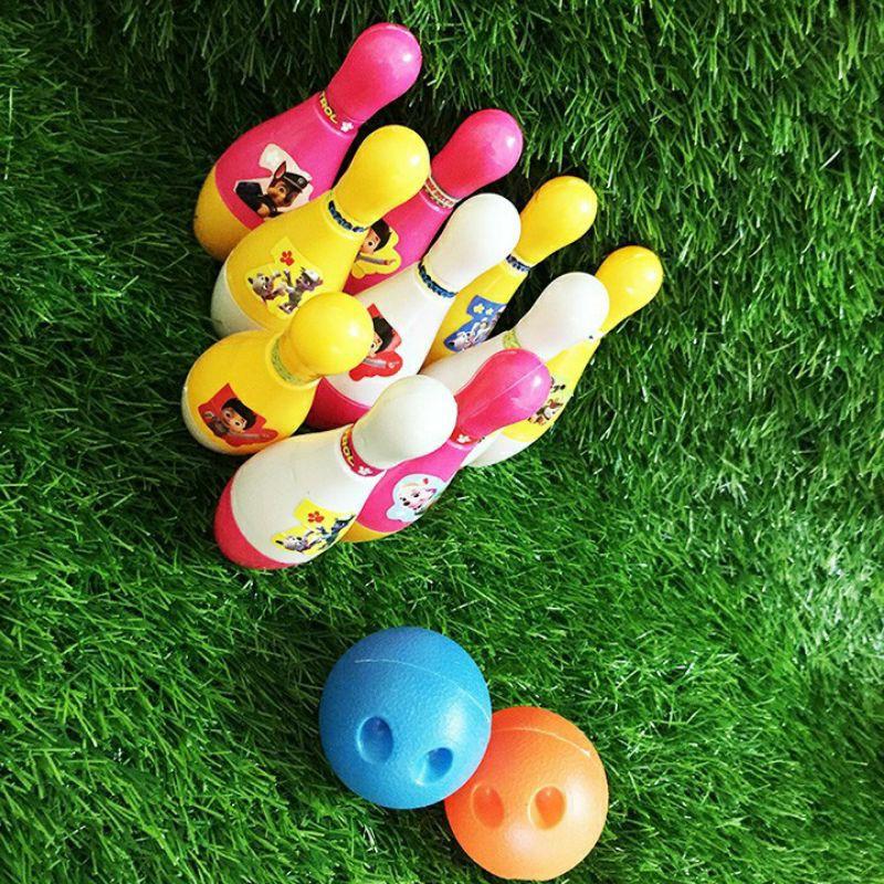 Bộ đồ chơi Bowling cho trẻ giúp bé nhận biết được màu sắc, phát triển thị giác đồng thời rèn luyện tay chân
