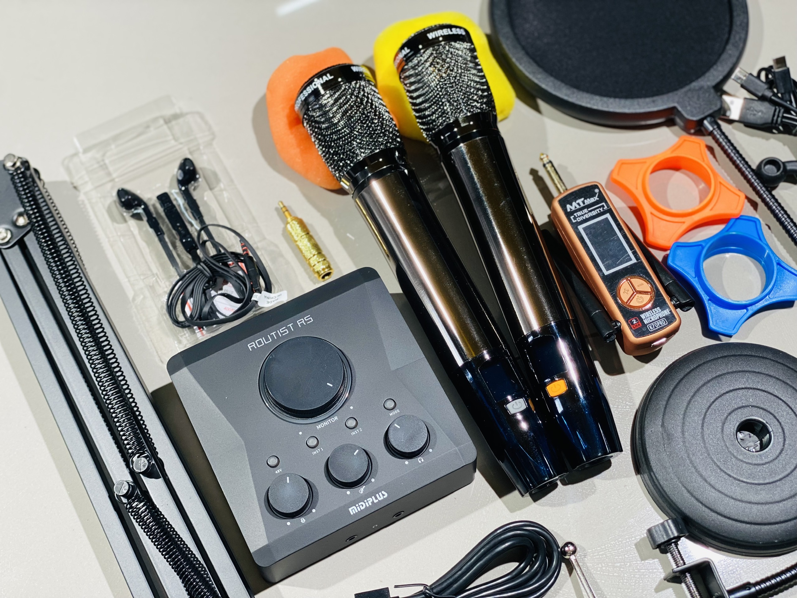 Combo chuyên Thu Âm Dùng Phần Mềm Livestream Chuyên Nghiệp sound card Routist RS GEN II và micro đa năng K70 hàng nhập khẩu