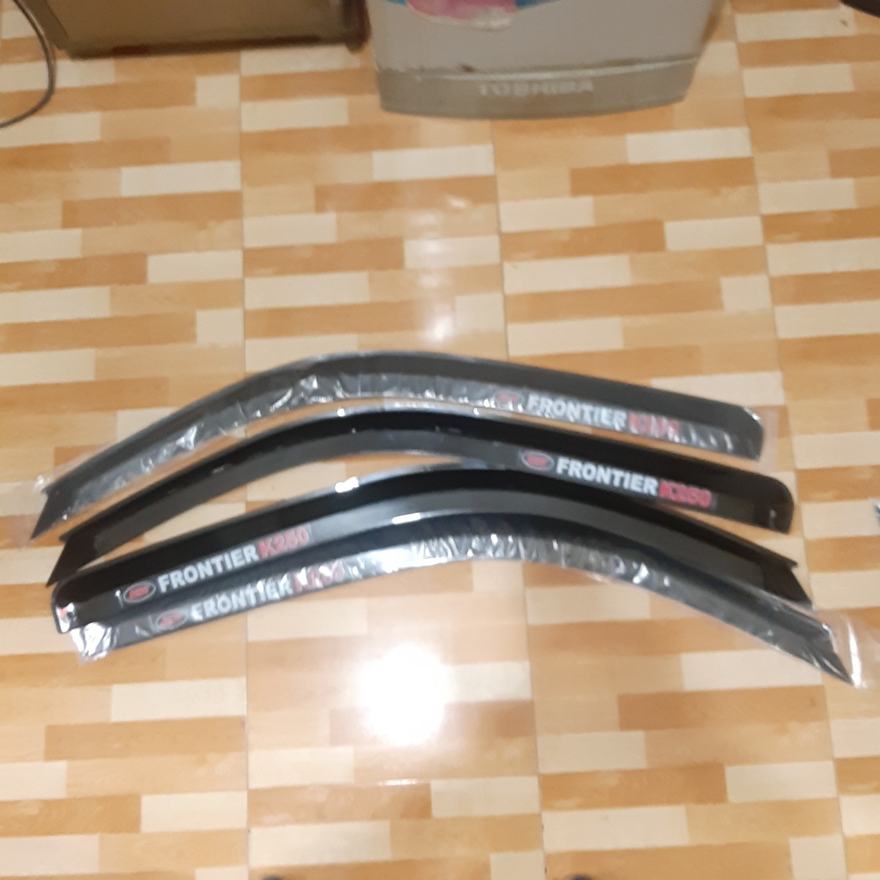 Bộ vè che mưa cao cấp dành cho xe tải, Kia đời mới K250, K200, Bonggo 3, bộ 2 cái . Hàng đẹp, nhựa cứng, bền .