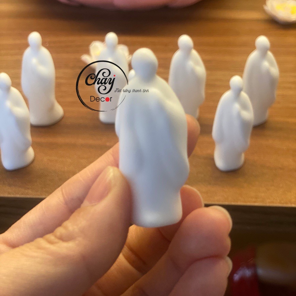 Tượng Gốm Trắng Mini Vô Diện Bái Phật, Niệm Phật Trang Trí Tiểu Cảnh Đèn Led Thác Trầm Hàng Đẹp