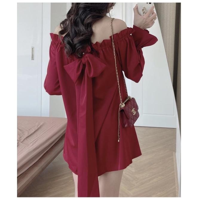 Đầm suông đỏ bẹt vai tay dài nơ lưng