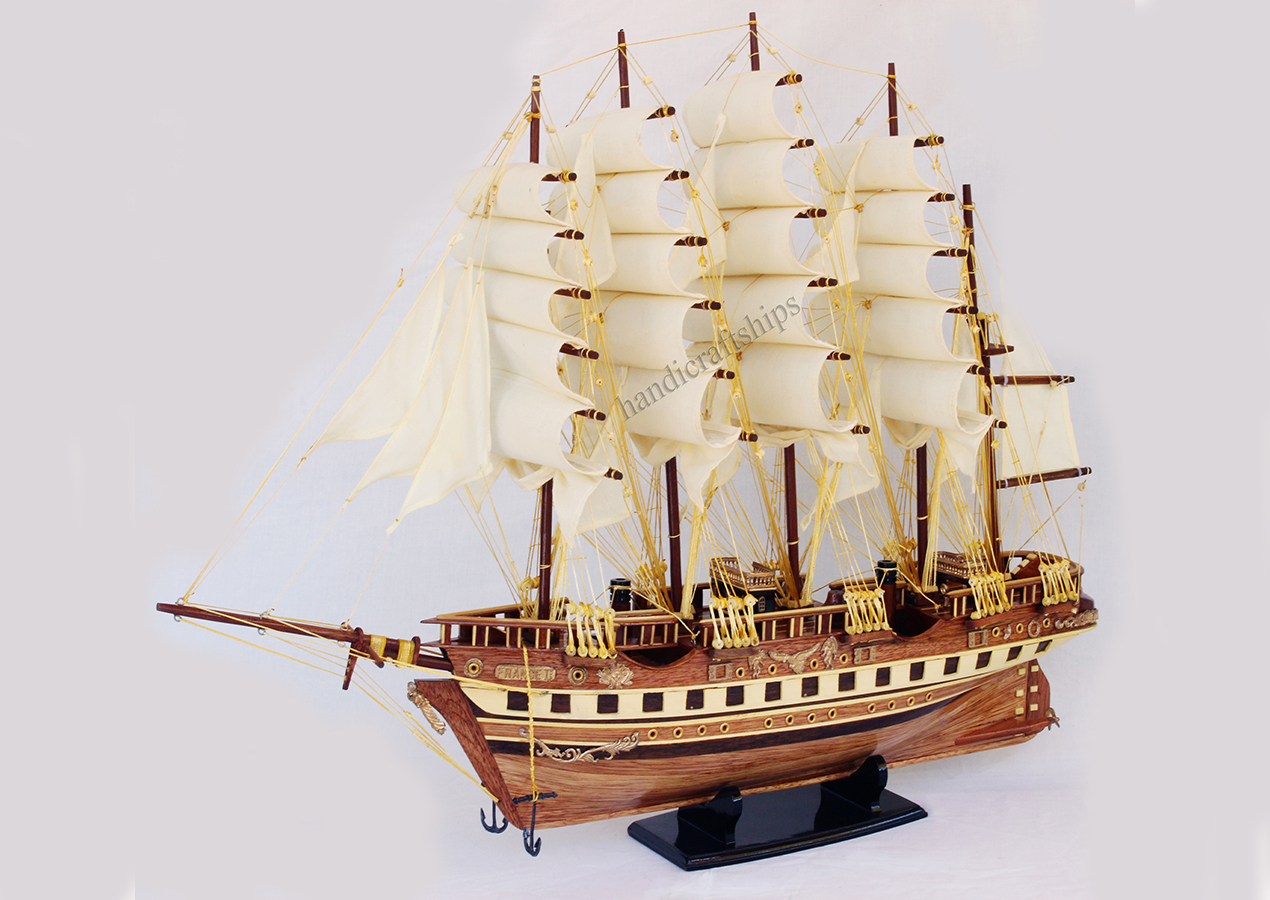 Thuận Buồm Xuôi Gió thuyền gỗ France II đỏ