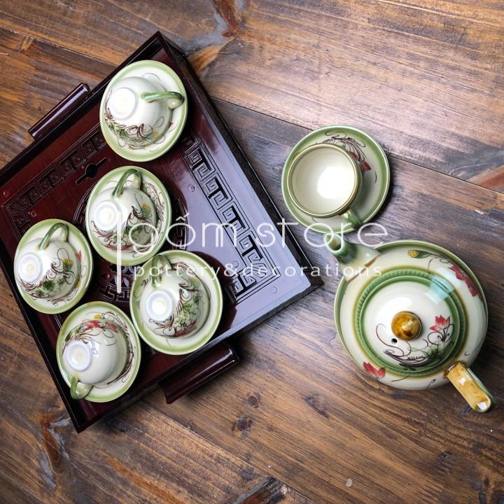 Ấm trà vẽ tay hoa sen dáng chóp