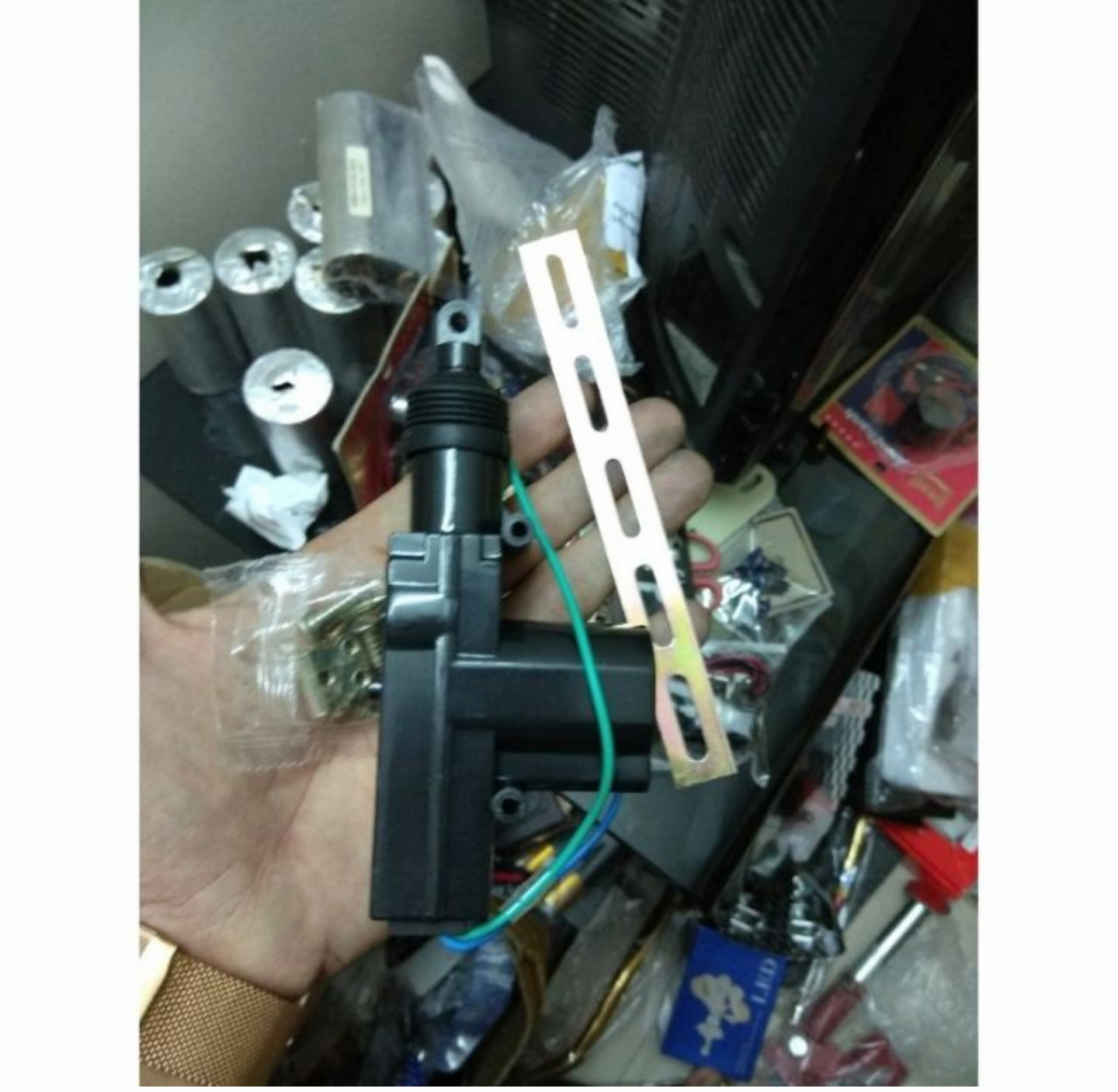 BỘ CHUỘT TỰ ĐỘNG MỞ YÊN MỞ CỐP XE MÁY BẰNG ĐIỆN TIỆN DỤNG HÀNG CHUẨN