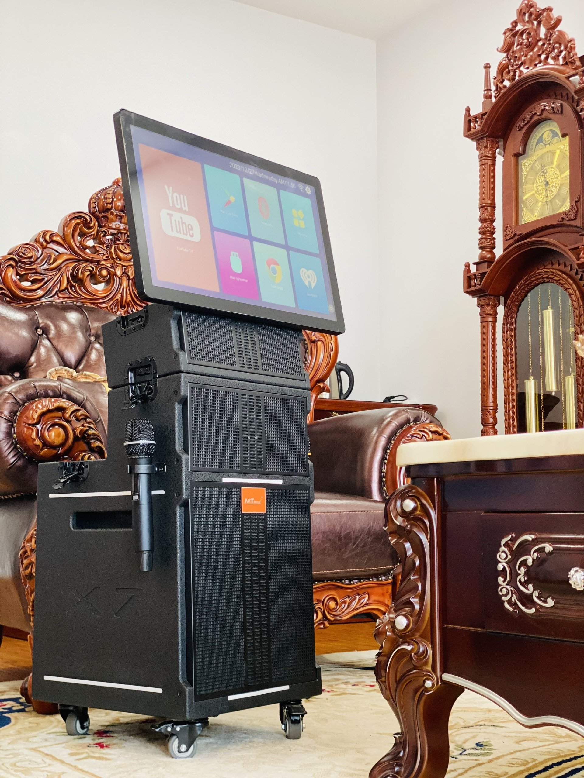 [ Hàng Mới Nhất 2024 ] Loa Karaoke Có Màn Hình KTV179 - Âm Thanh Cao Cấp Tích Hợp Màn Hình 25inch, Công Suất 700W Cùng Bass 30cm, Tặng Kèm 2 Micro Không Dây Bảo Hành 12 Tháng, Hàng Chính Hãng