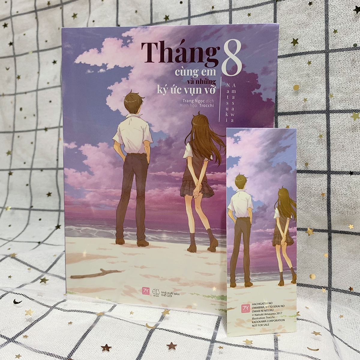 Sách AZ - Tháng 8 Cùng Em Và Những Ký Ức Vụn Vỡ (Tặng Bookmark)