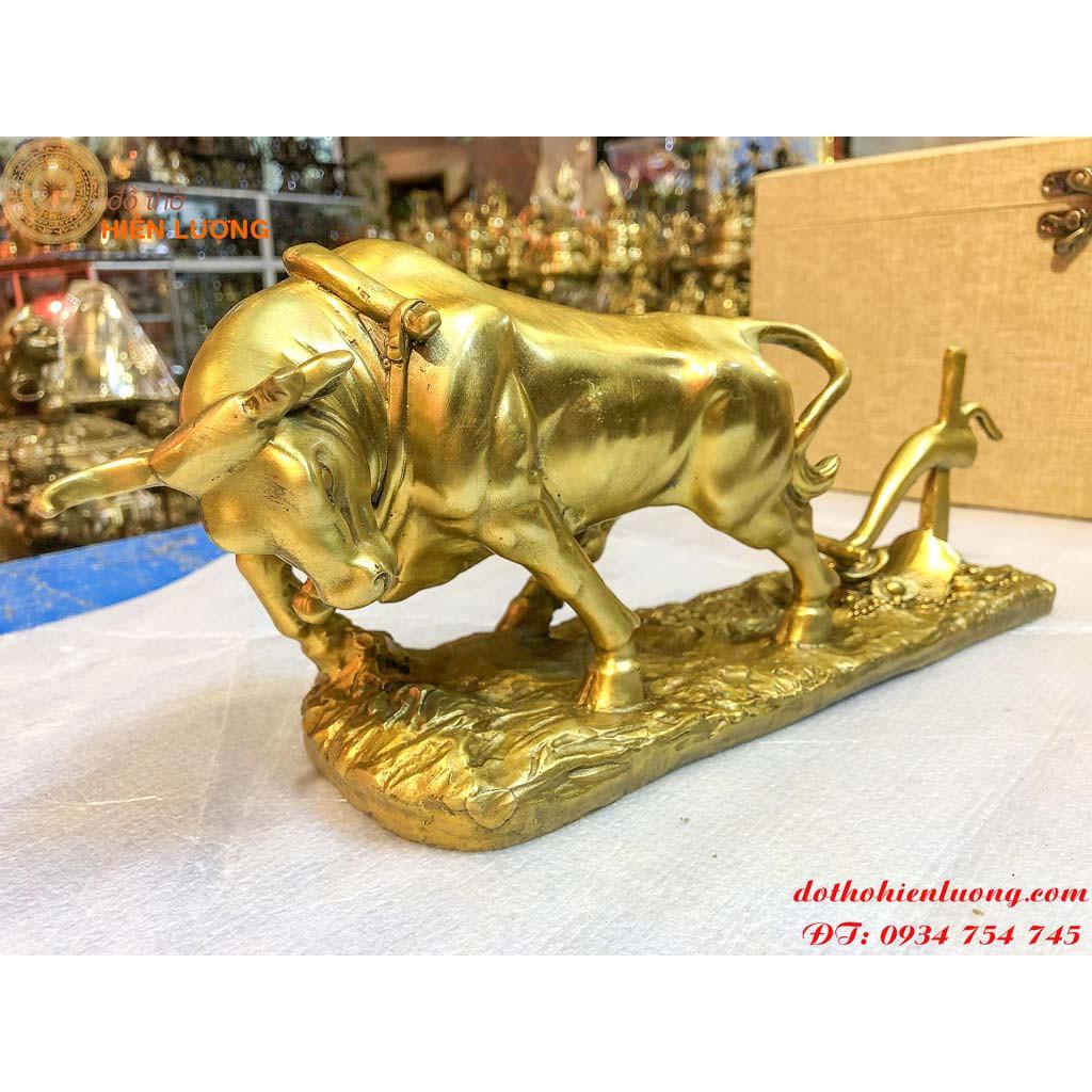 Tượng Linh Vật Trâu Kéo Cày Bằng Đồng Màu Vàng - Tượng Trâu Phong Thủy