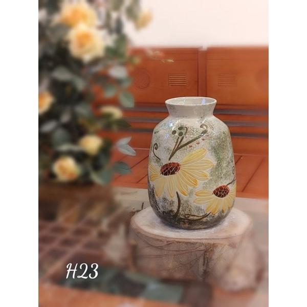 Bình cắm hoa, họa tiết phong cách mosaic. Gốm sứ Bát Tràng.