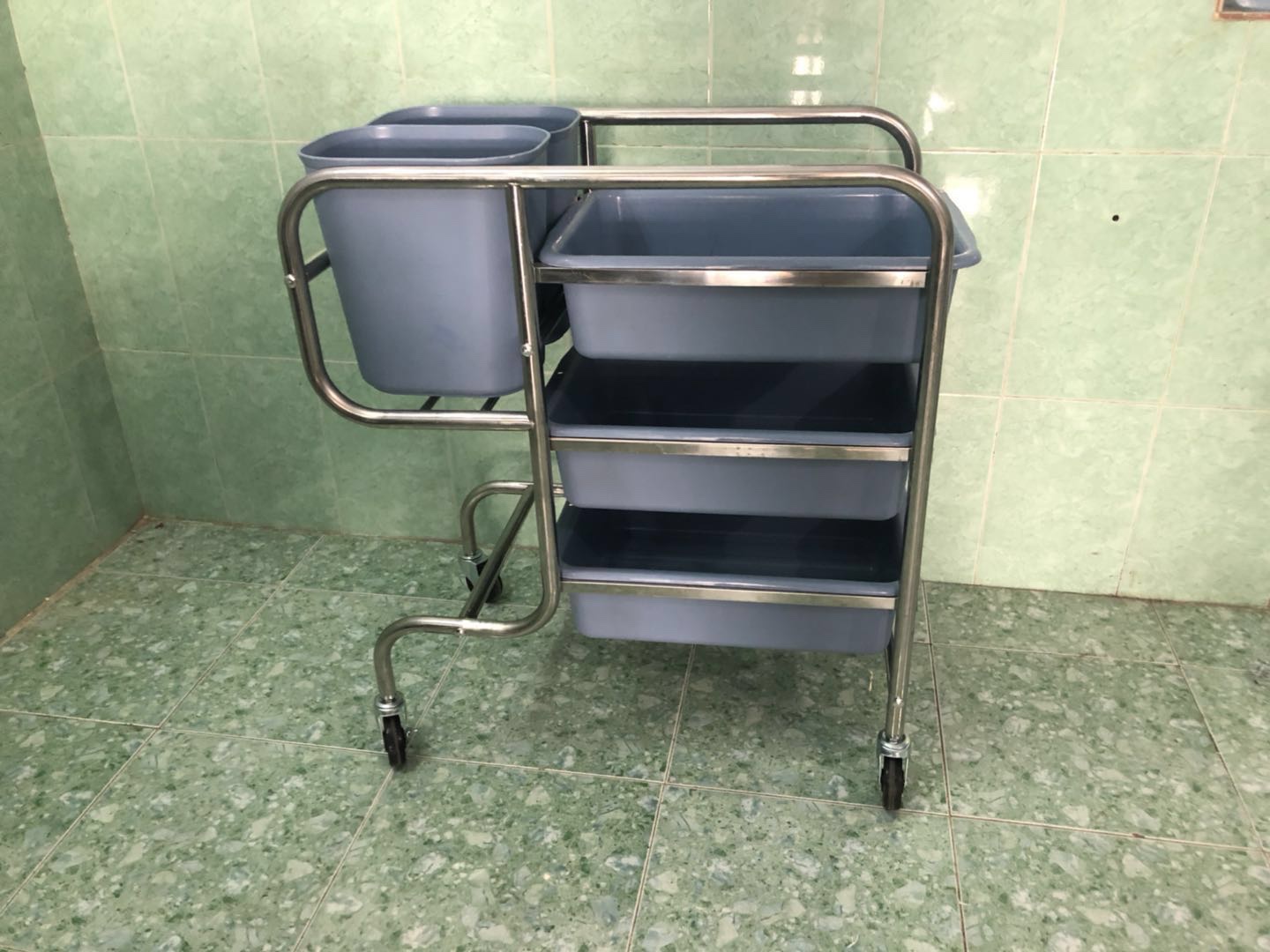 Xe đẩy thu dọn thức ăn bằng nhựa chân cong VG-015