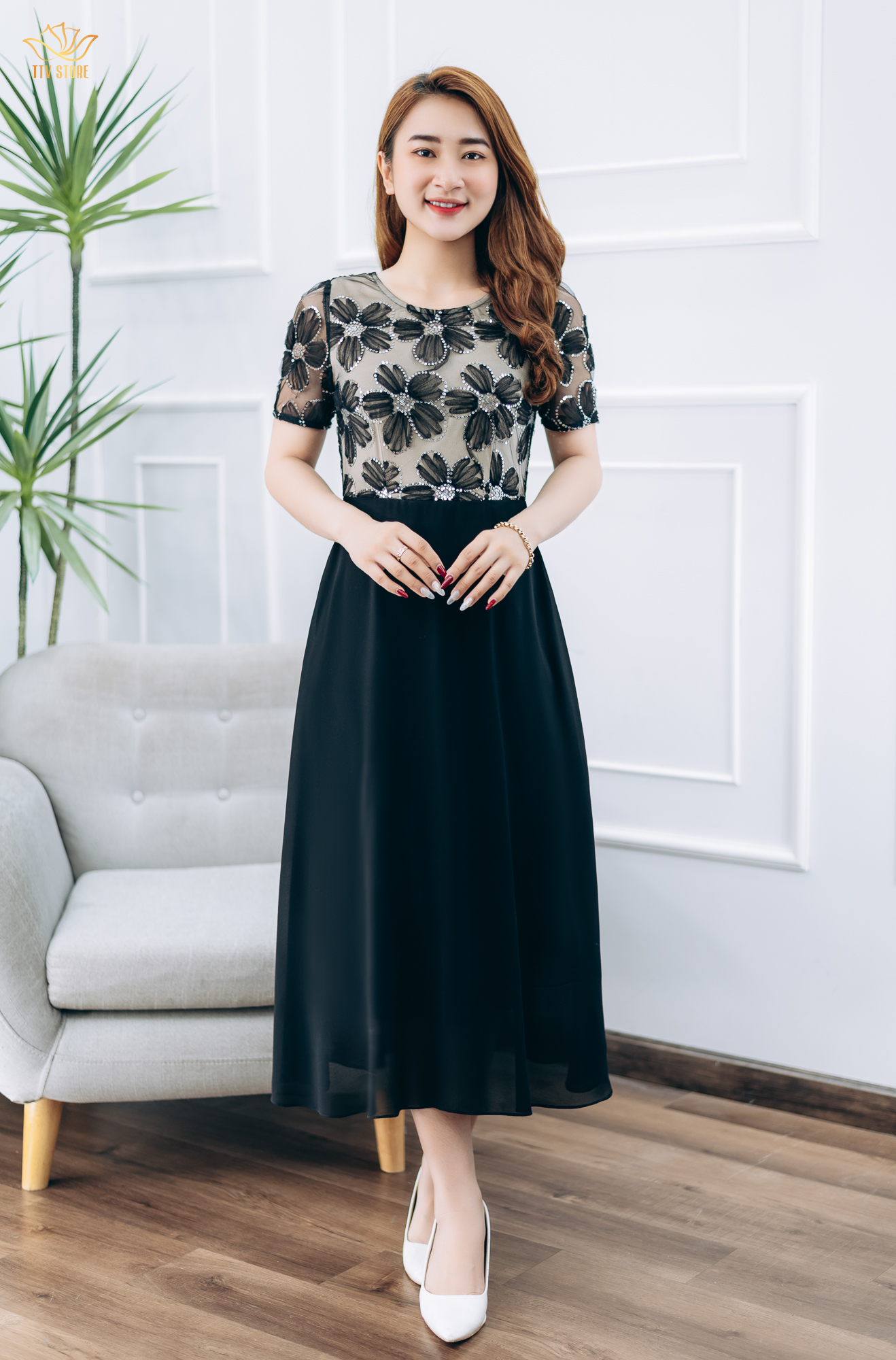 Đầm xòe thiết kế trung niên sang trọng cao cấp Cổ tròn tay ngắn màu Đen kết hoa TTV STORE TTV1379